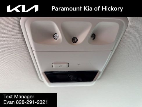 Used 2024 Kia Carnival EX image 22