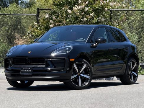 Used 2026 Porsche Macan AWD/4WD image 1