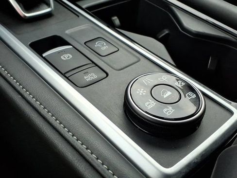Used 2025 Nissan Pathfinder SL AWD/4WD image 16