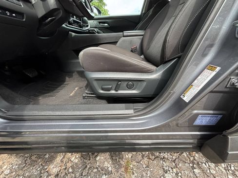 Used 2025 Nissan Rogue SV FWD image 22