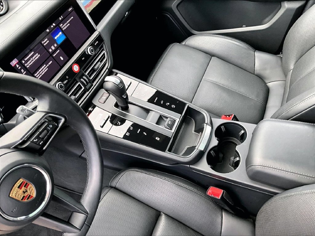 Certified 2026 Porsche Macan AWD/4WD image 17