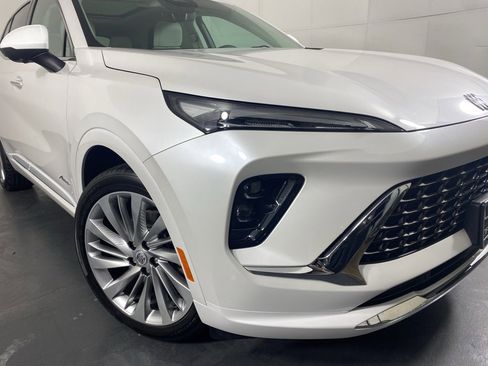 Used 2024 Buick Envision Avenir image 3