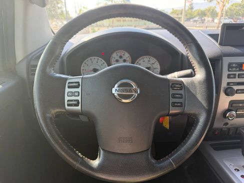 Used 2012 Nissan Titan SV AWD/4WD image 19