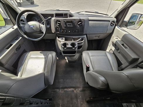Used 2011 Ford E-150 and Econoline 150 w/ Commercial Cargo Van Pkg RWD image 33