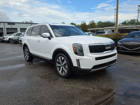 Used 2022 Kia Telluride S FWD image 2