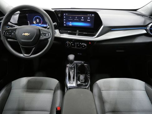 Used 2025 Chevrolet Trax LT FWD image 10