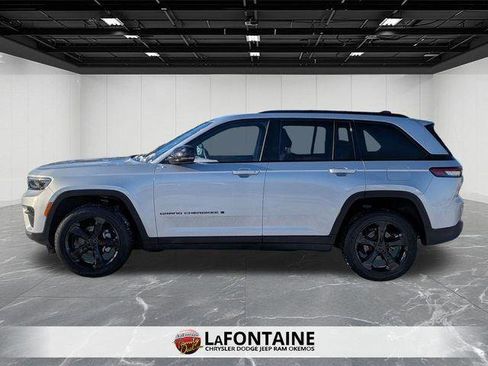 Certified 2024 Jeep Grand Cherokee Altitude AWD/4WD image 2