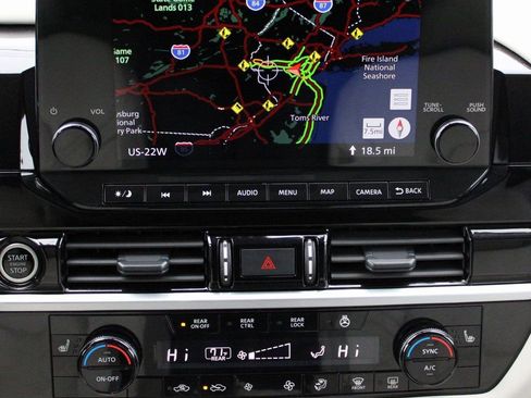 Used 2024 Nissan Pathfinder SL image 42