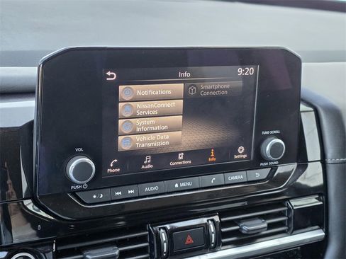 Used 2024 Nissan Pathfinder SV image 16