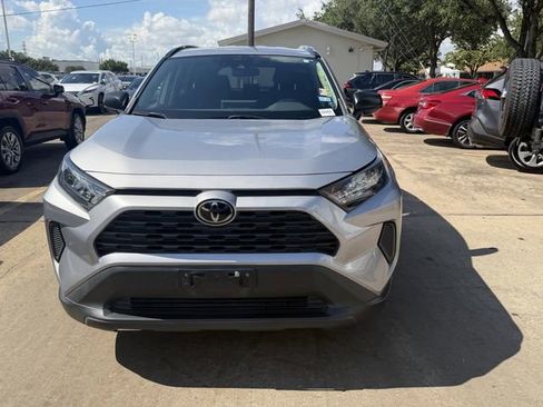 Used 2021 Toyota RAV4 LE FWD image 2