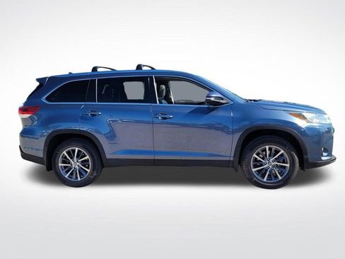 Used 2019 Toyota Highlander XLE image 9