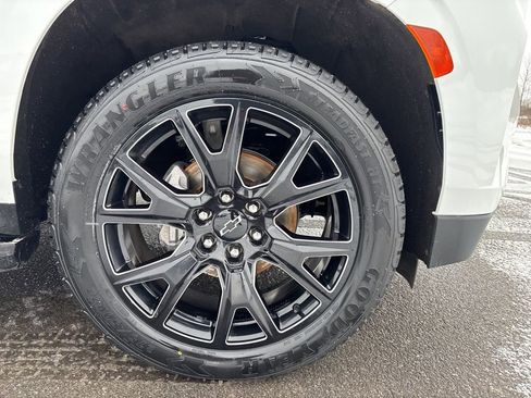 Used 2024 Chevrolet Tahoe Premier AWD/4WD image 9