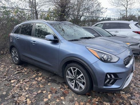 Used 2020 Kia Niro Touring image 2