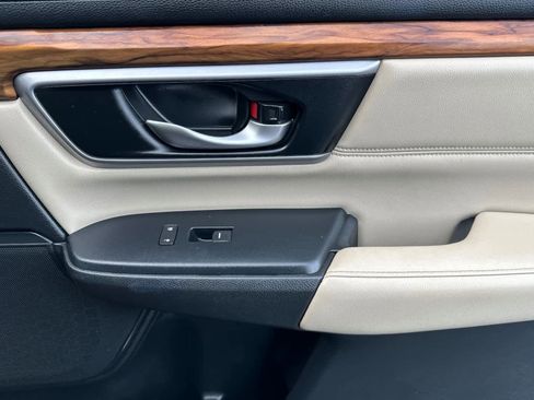 Used 2017 Honda CR-V Touring image 19