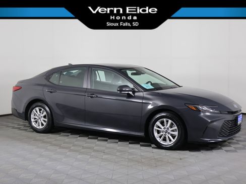 Used 2025 Toyota Camry LE image 1