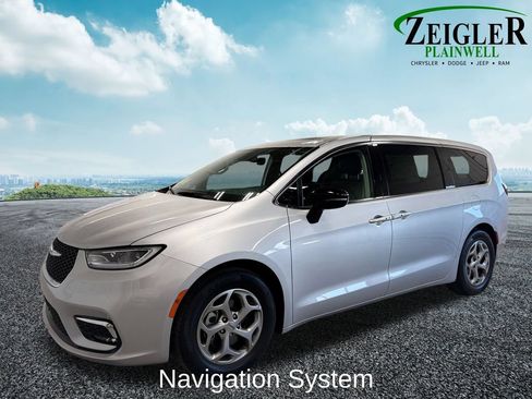 Used 2024 Chrysler Pacifica Limited FWD image 2