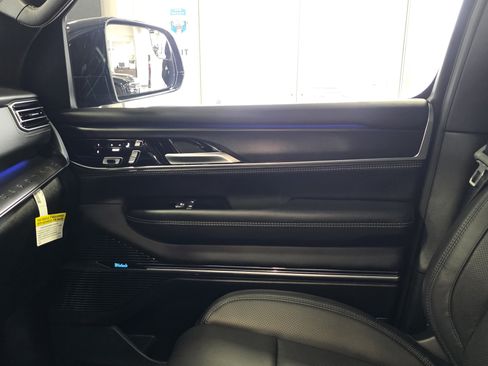 New 2026 Jeep Grand Wagoneer Summit image 13