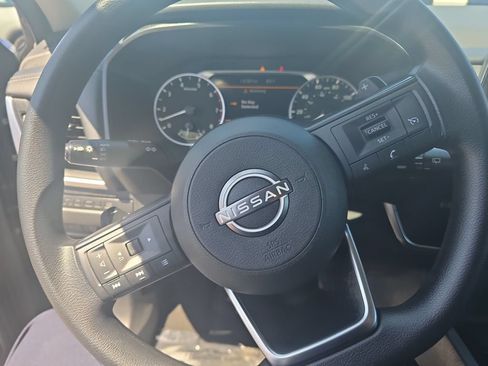 Used 2024 Nissan Rogue S AWD/4WD image 13