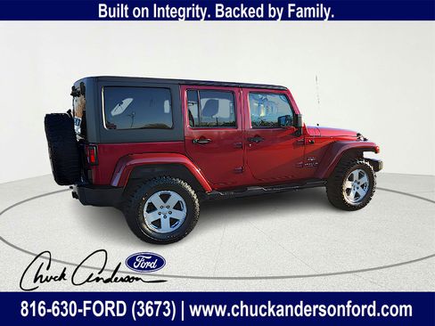 Used 2012 Jeep Wrangler Unlimited Sahara w/ Connectivity Group image 7