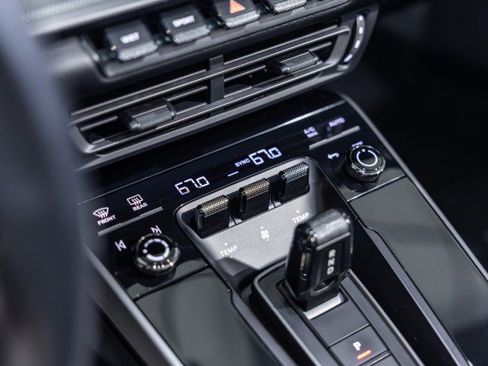 Used 2021 Porsche 911 Carrera image 40