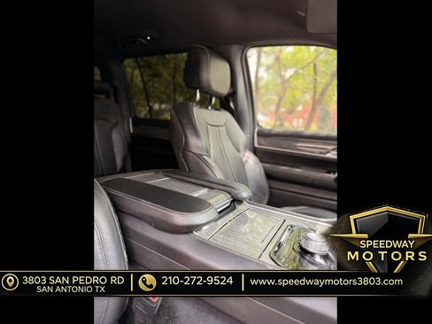 Used 2022 Jeep Wagoneer Series II AWD/4WD image 21