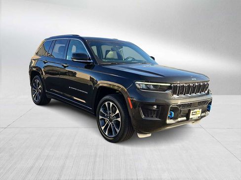 Used 2023 Jeep Grand Cherokee Overland w/ Advanced Protech Group III image 2