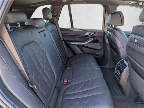Used 2024 BMW X5 xDrive50e image 21