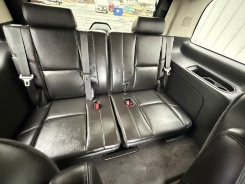 Used 2009 Cadillac Escalade w/ Ultra Luxury Collection image 7