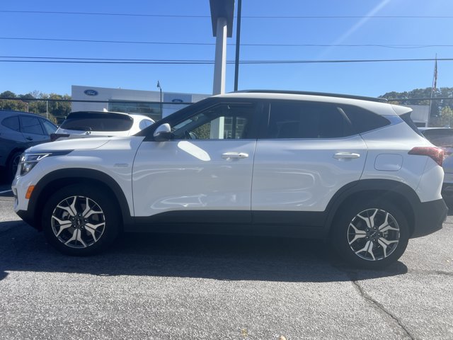 Certified 2023 Kia Seltos EX AWD/4WD image 2