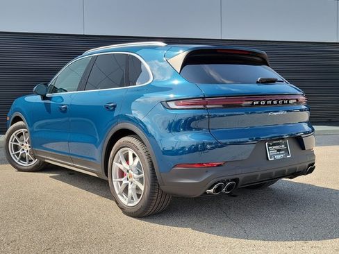 Certified 2025 Porsche Cayenne S AWD/4WD image 3