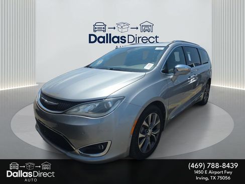 Used 2017 Chrysler Pacifica Limited FWD image 1