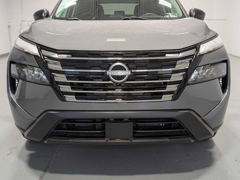 Used 2024 Nissan Rogue S AWD/4WD image 2