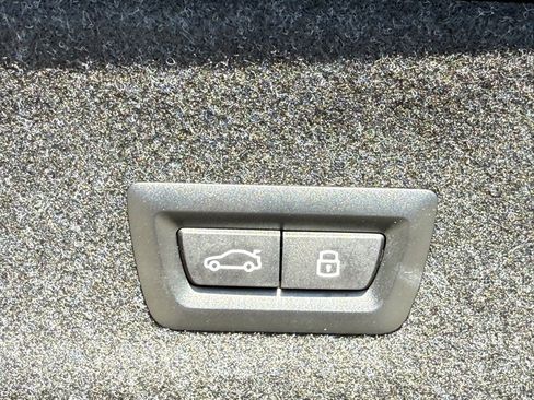 Used 2025 BMW 330i xDrive Sedan w/ M Sport Package image 15