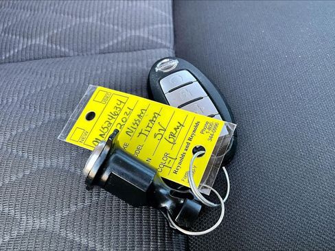 Used 2021 Nissan Titan SV w/ SV Convenience Package AWD/4WD image 14