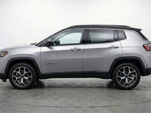 Used 2025 Jeep Compass Limited image 5