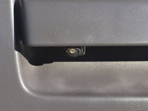 Used 2018 Nissan Frontier S image 42