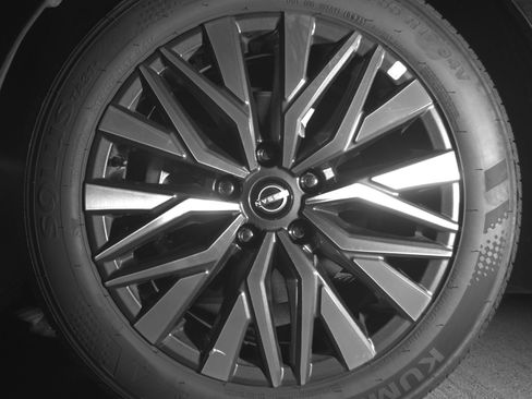 Used 2025 Nissan Altima 2.5 SV image 12