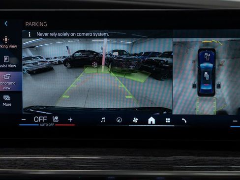 Used 2025 BMW 760i xDrive image 25