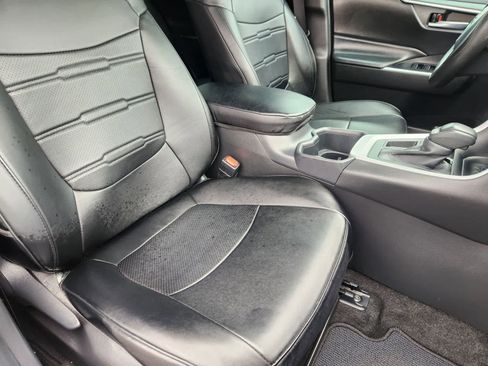 Used 2025 Toyota RAV4 XLE w/ Convenience Package FWD image 14