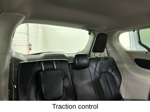 Used 2020 Chrysler Pacifica Touring-L FWD image 25