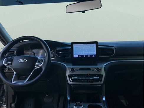 Used 2021 Ford Explorer XLT w/ Equipment Group 202A image 10