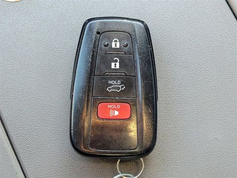 Used 2022 Toyota Highlander XLE image 32