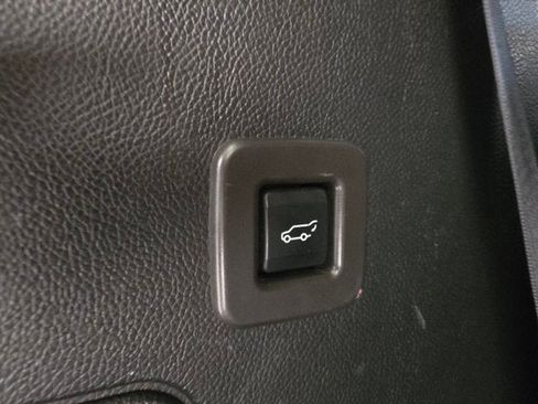Used 2012 Lincoln Navigator 4WD image 17