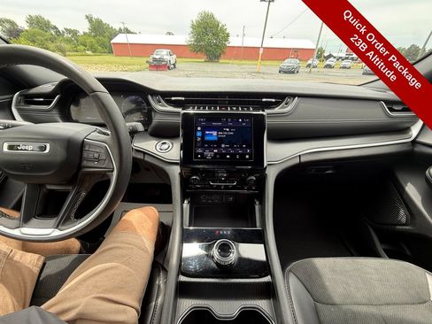 Used 2024 Jeep Grand Cherokee Altitude AWD/4WD image 23