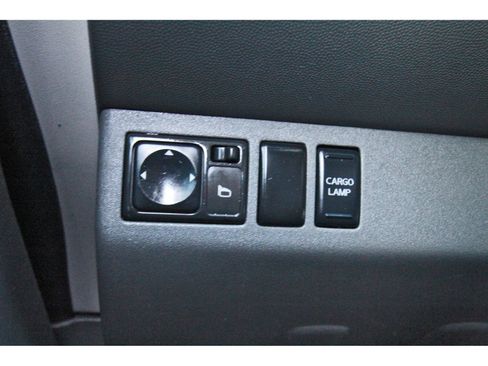 Used 2010 Nissan Frontier SE image 24