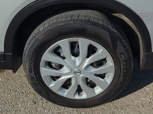 Used 2016 Nissan Rogue S FWD image 6