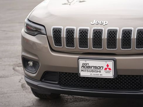 Used 2019 Jeep Cherokee Latitude w/ Popular Appearance Group AWD/4WD image 9