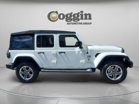 Used 2018 Jeep Wrangler Unlimited Sahara AWD/4WD image 6