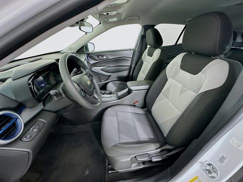 Used 2025 Chevrolet Trax LS image 13