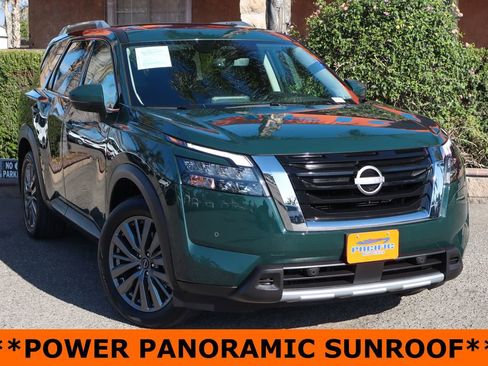 Used 2025 Nissan Pathfinder SL w/ SL Premium Package image 2